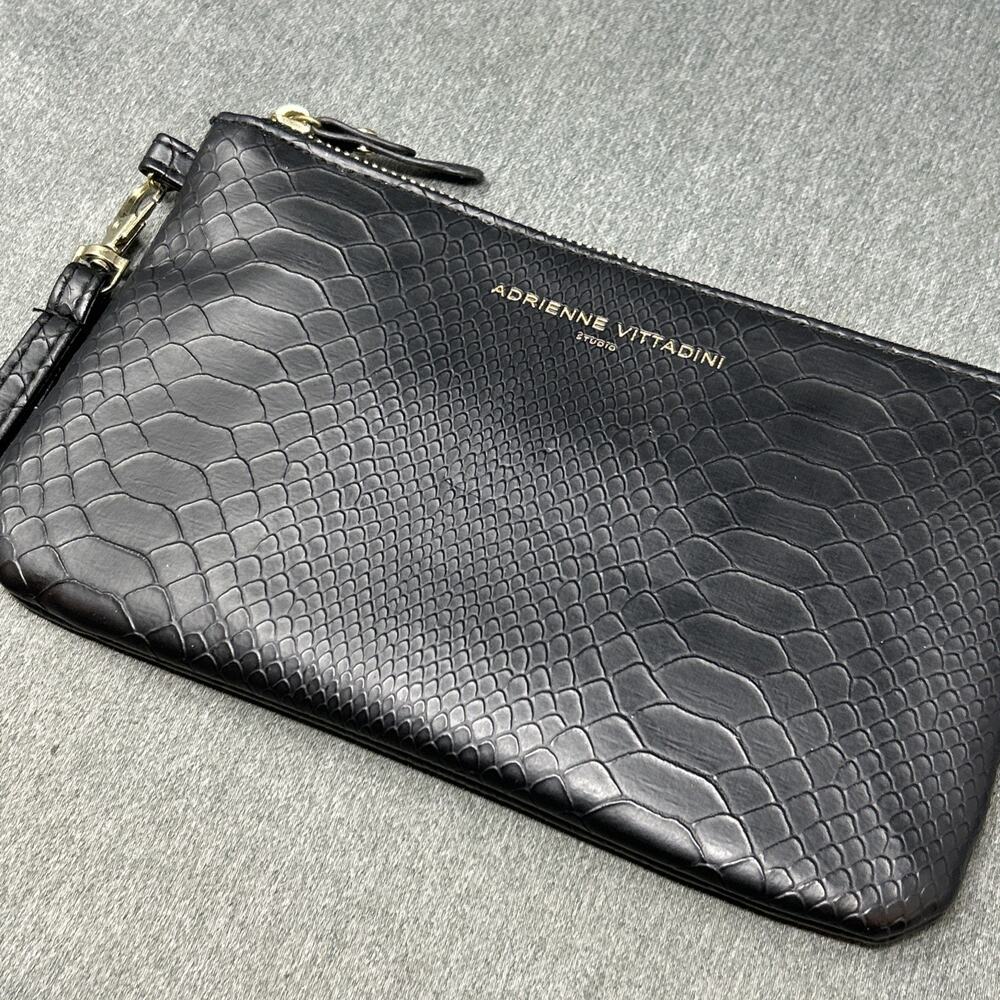 Adrienne Vittadini IPhone Charging Wristlet Black Faux Snake Skin Style Works